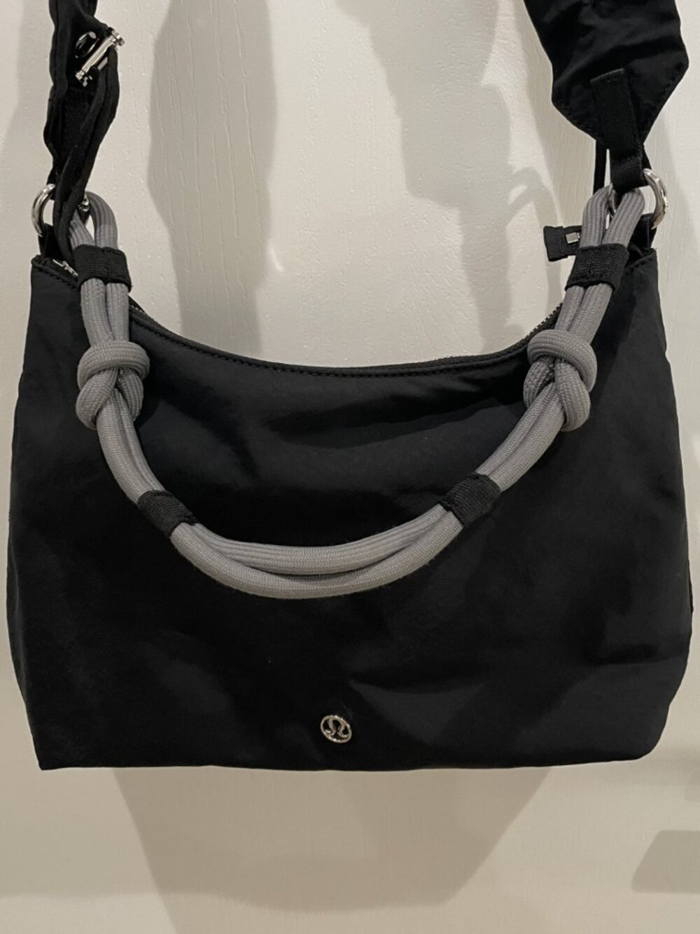 Lululemon Convertible Ruched Shoulder Strap or Crossbody Black Bag - Travel - Picture 3 of 5